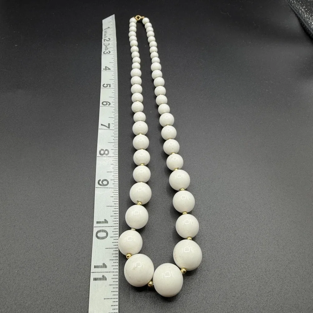 White Graduated Bead Necklace Gold Tone Spacers Chunky Classic Statement Jewelry